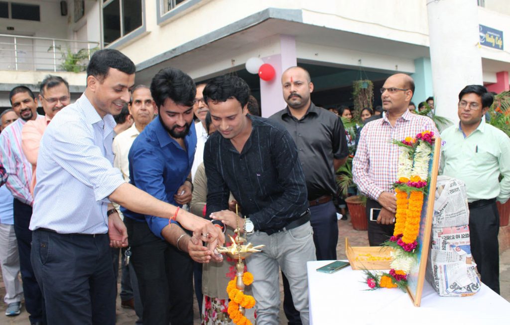 टीचर्स डे पर विश्वविद्यालय में सम्म्मान समारोह का आयोजन