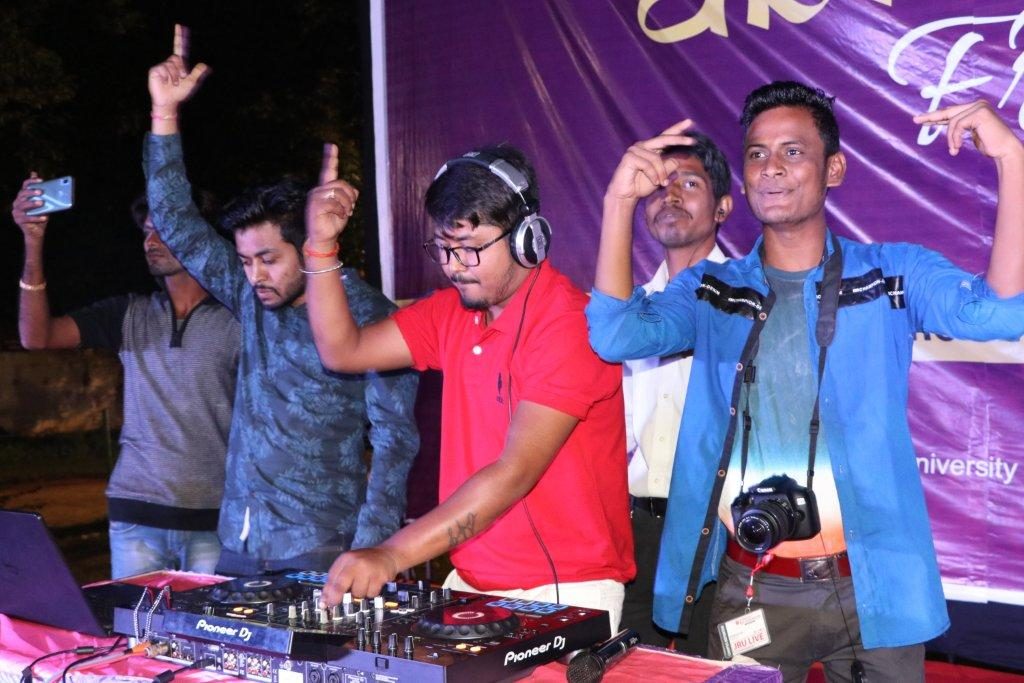 जेआरयू फ्रेशर्स डे 2019 – राहुल और कनक को मिस्टर और मिस फ्रेशर का ताज