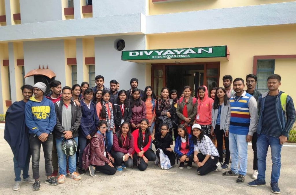 बीएससी एग्रीकल्चर स्टूडेंट्स ने किया राम कृष्ण मिशन आश्रम का शैक्षणिक भ्रमण