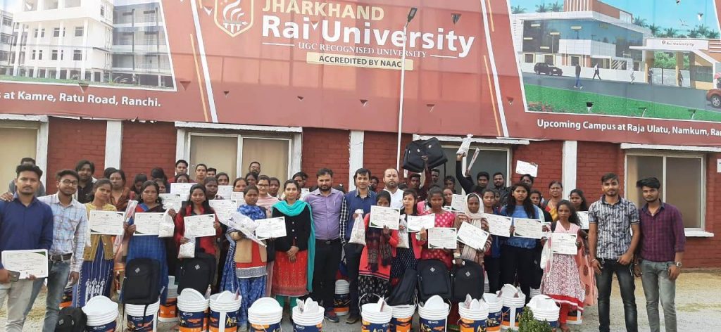 राय यूनिवर्सिटी द्वारा आयोजित जनजातीय किसानों के मशरूम प्रशिक्षण का समापन