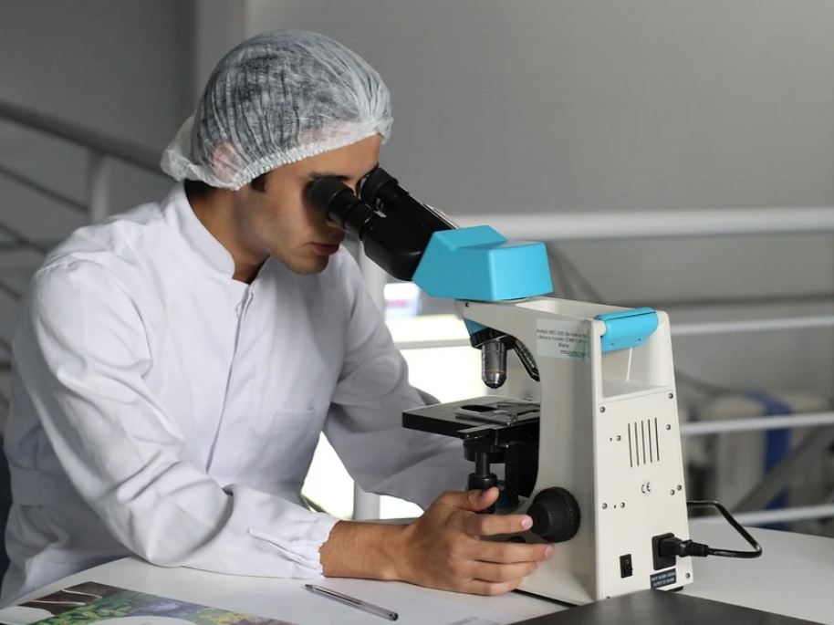 दवाओं में है इंट्रेस्ट तो ये कोर्स हैं आपके लिए बेस्ट