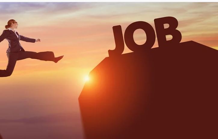 आने वाले समय में इन सेक्टर्स में मिलेंगे जॉब्स।