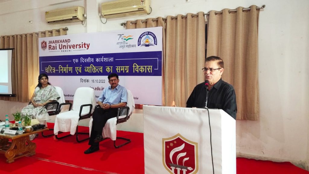 शिक्षा का लक्ष्य चरित्र निर्माण और व्यक्तित्व का सम्पूर्ण विकास है: देश राज शर्मा