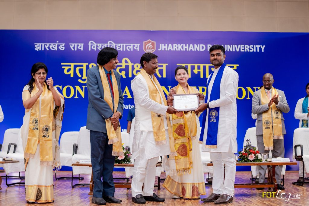 झारखंड राय विश्वविद्यालय का  चतुर्थ दीक्षांत समारोह : 575 विद्यार्थियों को मिली डिग्री । 2 को चांसलर अवार्ड ,17 को गोल्ड मेडल, 44 को पीएचडी की डिग्री