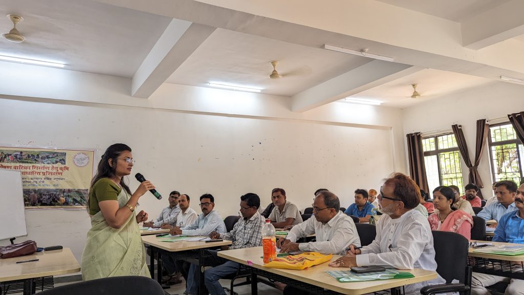 झारखंड राय विश्वविद्यालय के शिक्षकों ने दिया पोषण वाटिका निर्माण पर प्रशिक्षण